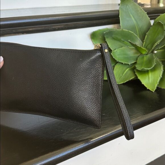 Michael Kors genuine leather, like new, soft pebbled wristlet clutch zip pouch - Picture 4 of 8